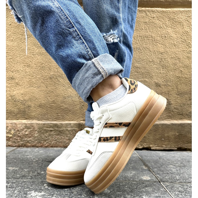 DEPORTIVA RAYAS LEOPARDO