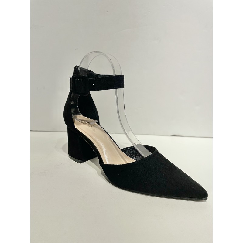 Tacones de punta cerrada