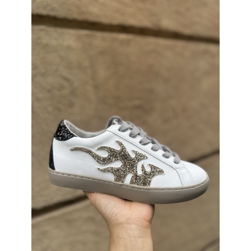 deportiva plana con plataforma baja