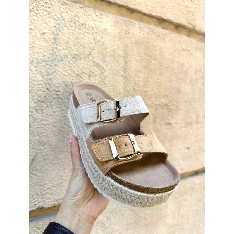 SANDALIA CHANCLA PLANA DE PLATAFORMA