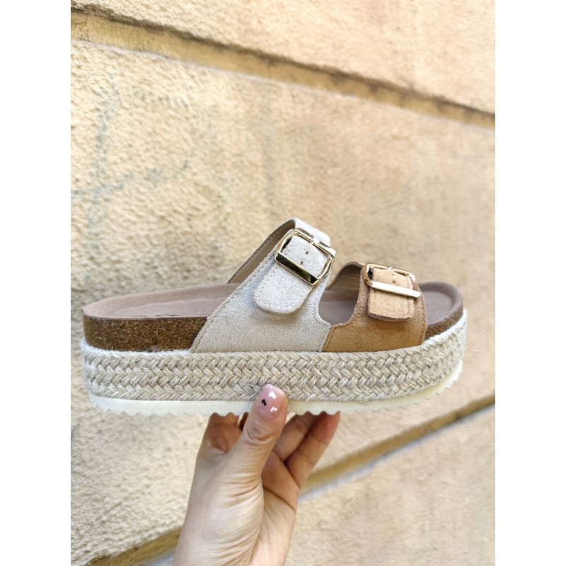 SANDALIA CHANCLA PLANA DE PLATAFORMA