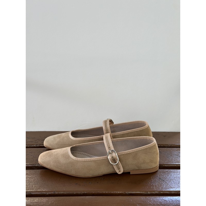 BAILARINA CON EVÍLLA