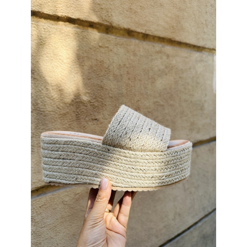 SANDALIA CON PLATAFORMA