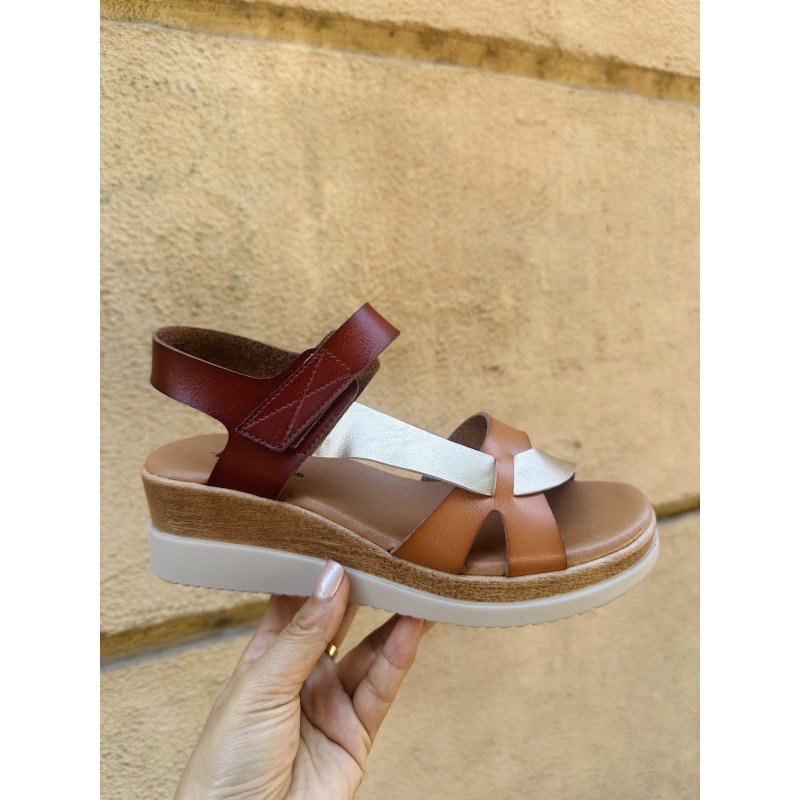 SANDALIA CON PLATAFORMA