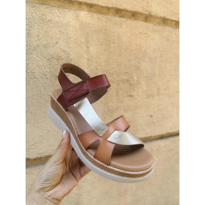 SANDALIA CON PLATAFORMA 2