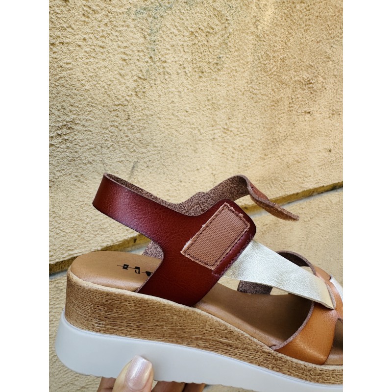 SANDALIA CON PLATAFORMA