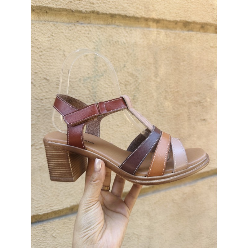 SANDALIAS CON TACÓN