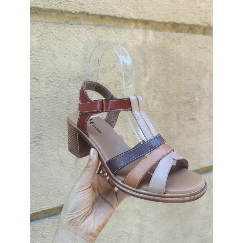 SANDALIAS CON TACÓN