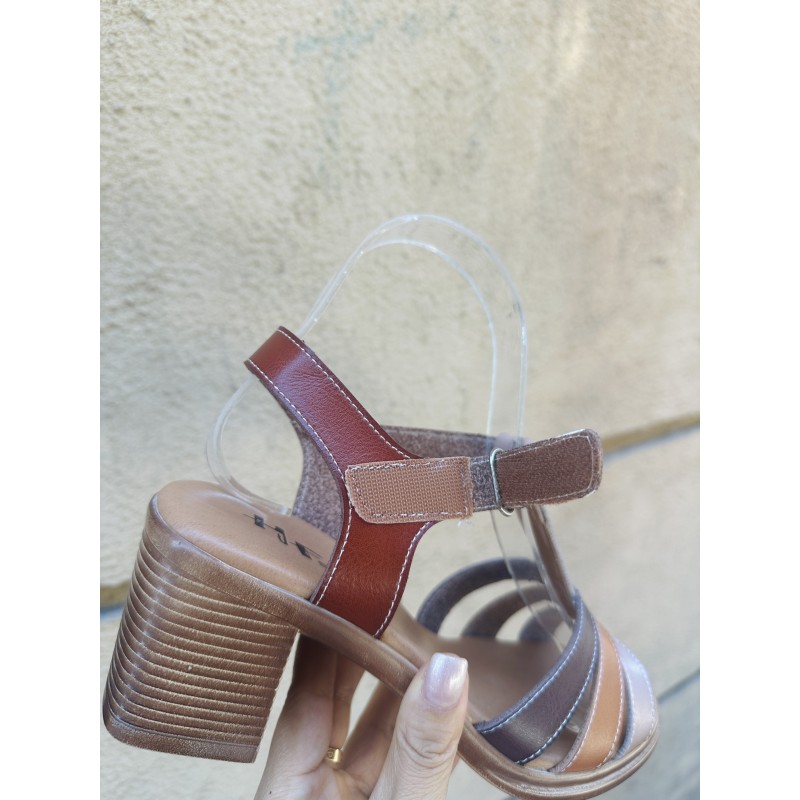 SANDALIAS CON TACÓN