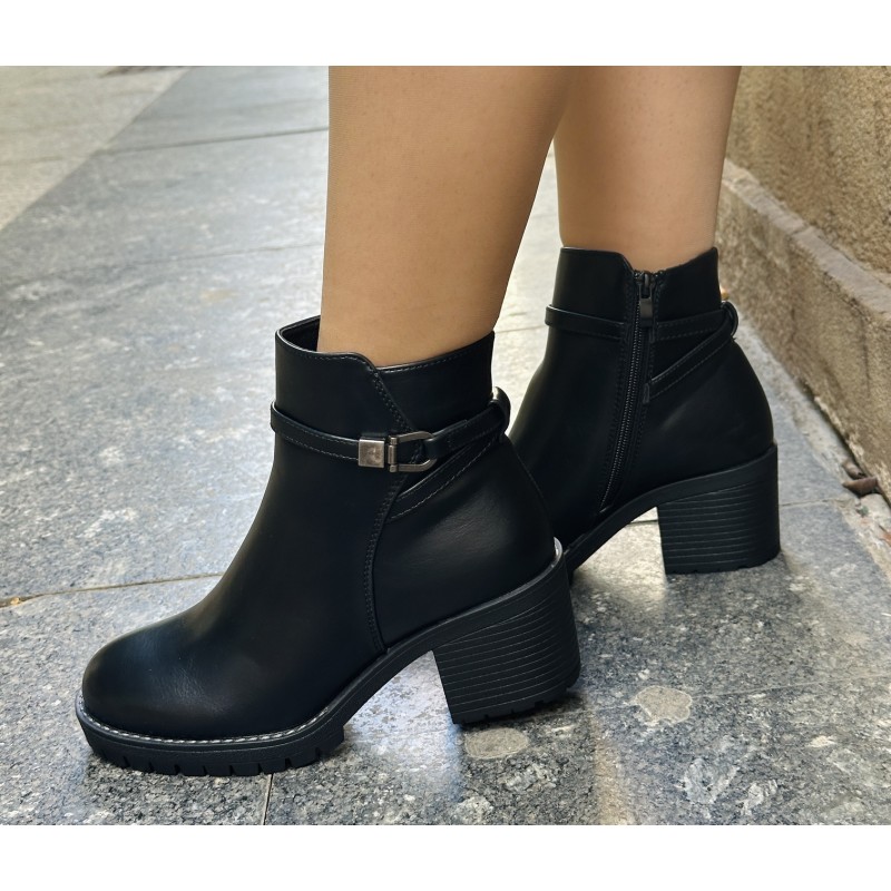BOTINES