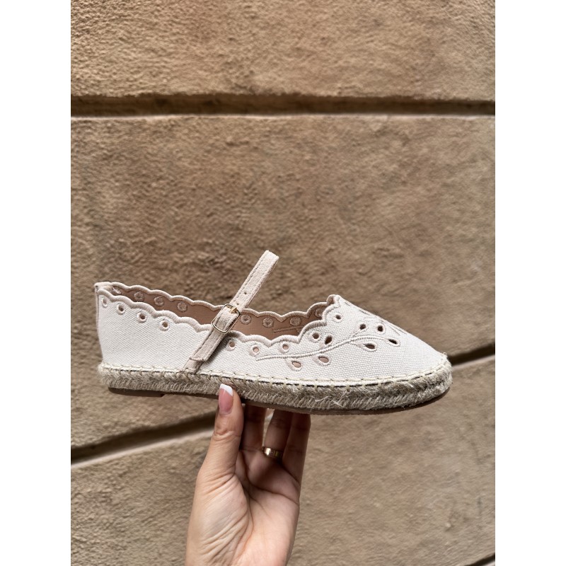Espadrille bordada con correa 2