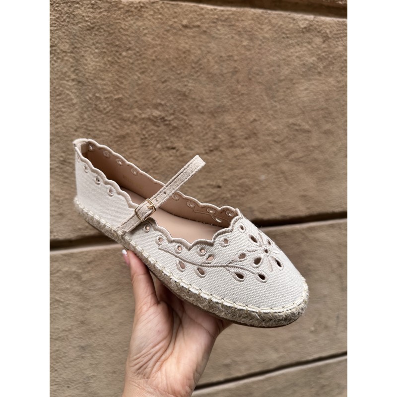 Espadrille bordada con correa