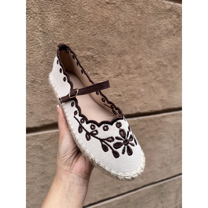 Espadrille bordada con correa