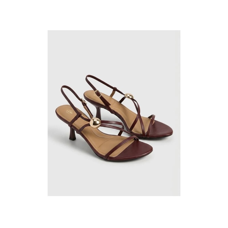 Sandalia tacón bajo