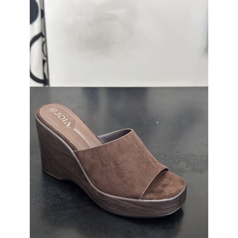 Zuecos de plataforma con tacón de madera, estilo moderno y chic.