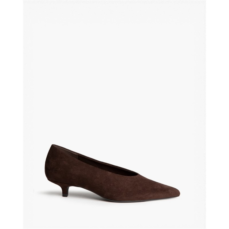 zapato con tacón bajo