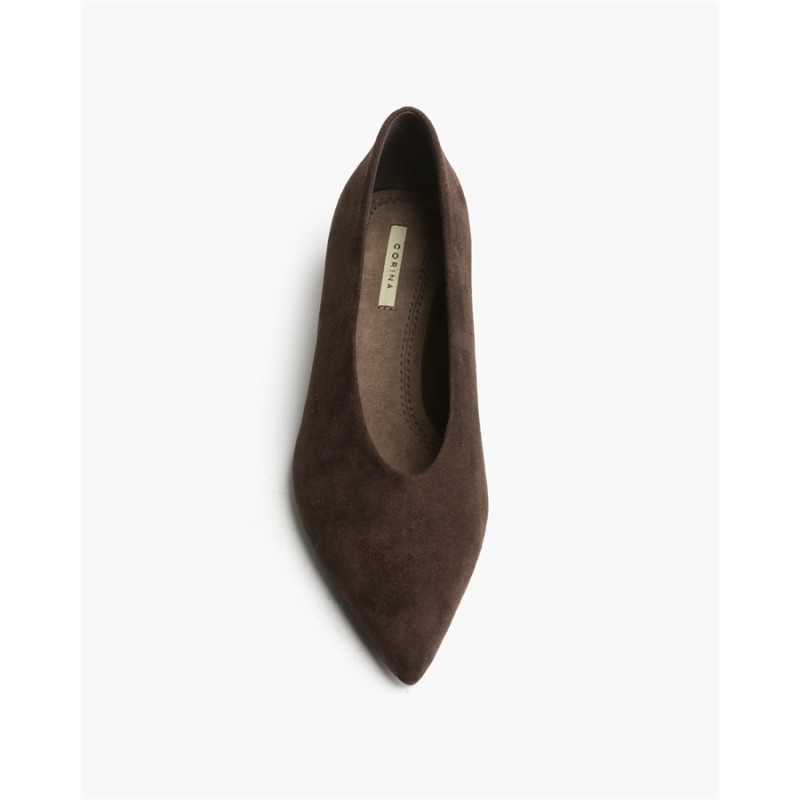 zapato con tacón bajo