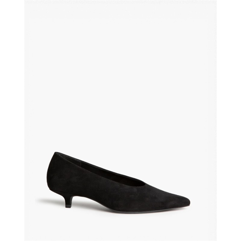 zapato con tacón bajo