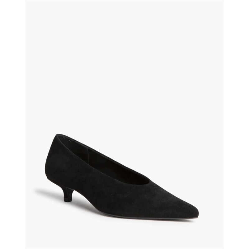 zapato con tacón bajo