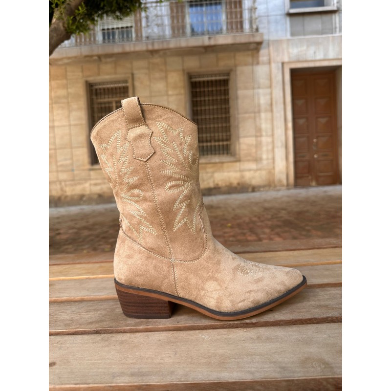 Botas vaqueras con bordados...