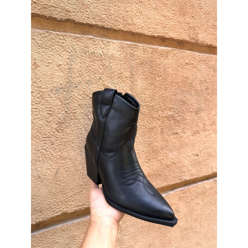 Botines vaqueros punta afilada, costuras decorativas, tacón grueso y cremallera interior, estilo otoñal.
