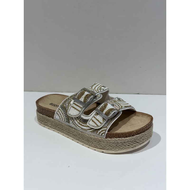 Sandalia de cuña con doble hebilla