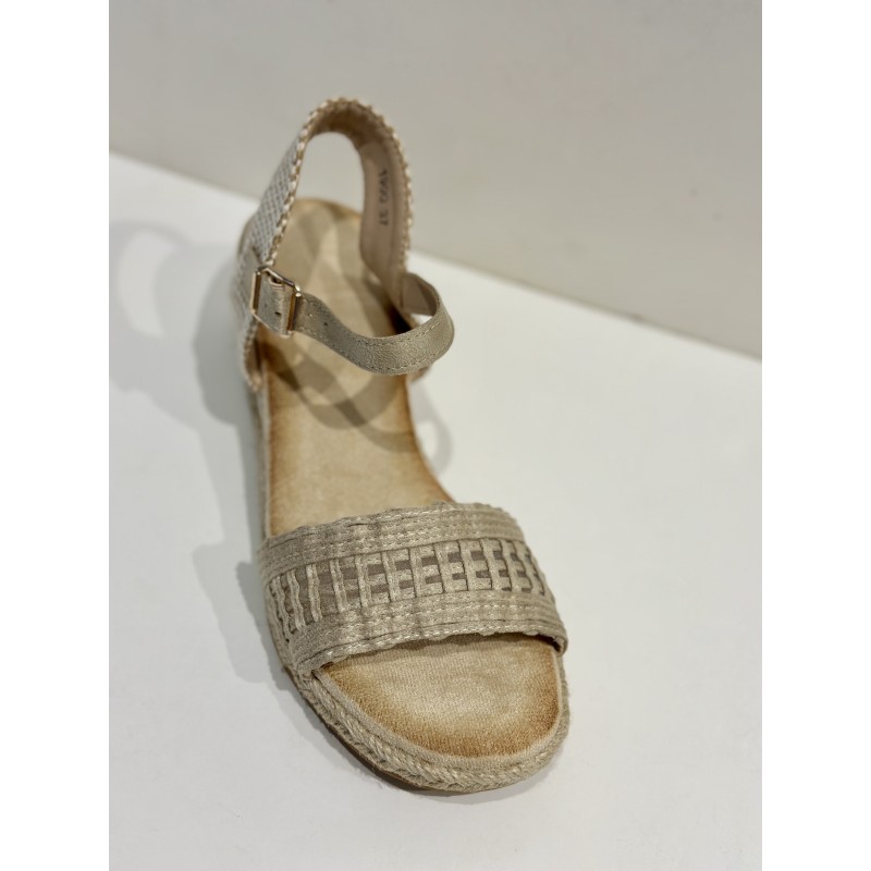 Sandalia de cuña